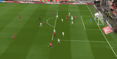 起准备攻门, 接到B费的